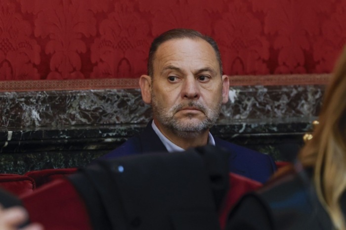 José Luis Ábalos nimmt am ersten Verhandlungstag im Korruptionsprozess vor dem Obersten Gericht in Madrid teil. Foto: EPA/J.j. Guillen/pool