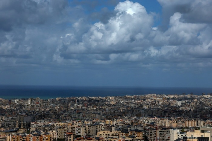 Schwere Schäden an Wohnhäusern zeigen sich nach israelischen Luftangriffen in Beiruts Süden. Die Lage vor Ort bleibt gefährlich. Foto: EPA/Wael Hamzeh