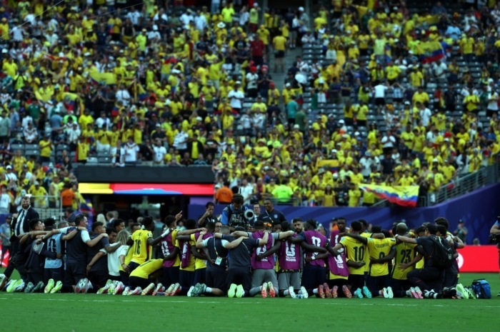 ID: 1409891900:15Claude hat geantwortet: Ecuador-Fans feiern den Sieg gegen Deutschland im WM-Gruppenspiel in New Jersey.Ecuador-Fans feiern den Sieg gegen Deutschland im WM-Gruppenspiel in New Jersey. Foto: epa/Sarah Yenesel