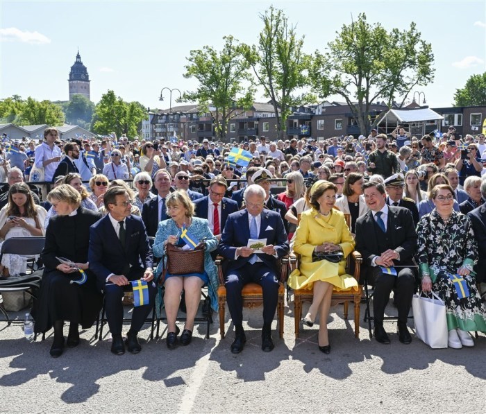 Der schwedische König Karl Gustaf und Königin Silvia nehmen an den Feierlichkeiten zum schwedischen Nationalfeiertag teil. Foto: epa/Pontus Lundahl