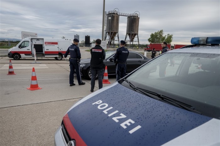 Österreich führt vorübergehende Kontrollen an der Grenze zur Slowakei ein, um illegale Migration zu verhindern. Archivfoto: epa/CHRISTIAN BRUNA