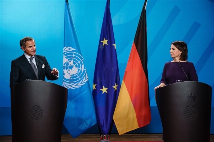 Der deutsche Außenminister Baerbock trifft den IAEO-Direktor Grossi. Foto: epa/Clemens Bilan