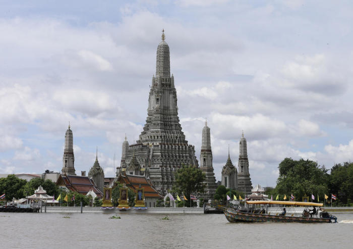 Der Wat Arun am Chao-Phraya-Ufer in Bangkok. Foto: epa/Narong Sangnak