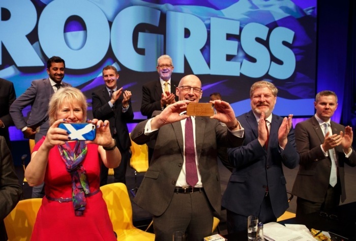 Von links nach rechts: Mitglieder der Scottish National Party (SNP), Roseanna Cunningham und John Swinney. Archivfoto: epa/ROBERT PERRY