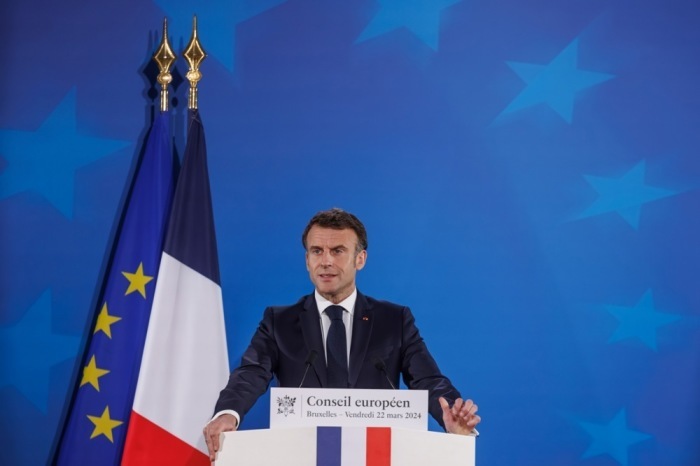 Der französische Präsident Emmanuel Macron spricht zur Presse. Foto: epa/Olivier Matthys