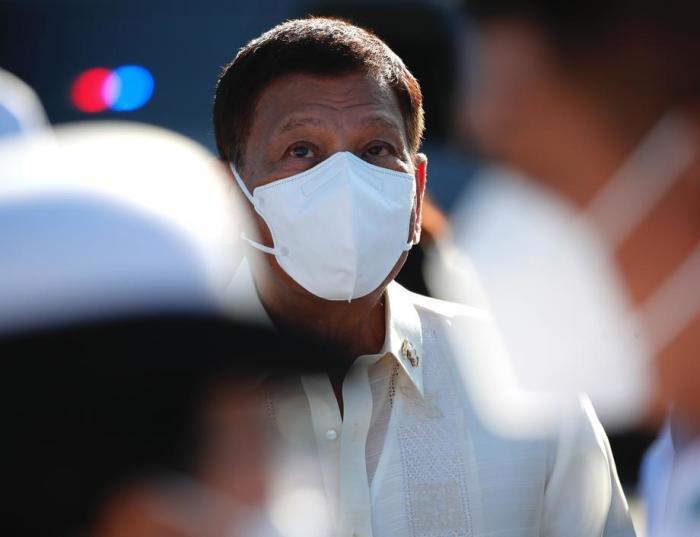 Filipinos Präsident Rodrigo Duterte trägt eine Gesichtsmaske. Foto: epa/Francis R. Malasig