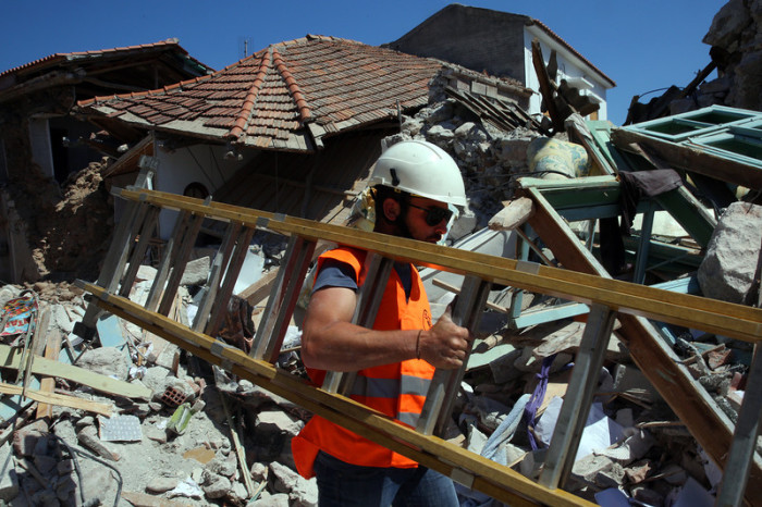  Schäden auf Lesbos nach dem Erdbeben vom vergangenen Montag. Foto: epa/Orestis Panagiotou