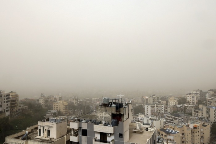 Nebel über den Vororten von Beirut: Mehr als 1,2 Millionen Menschen sind durch den Konflikt im Libanon vertrieben worden. Foto: epa/Wael Hamzeh