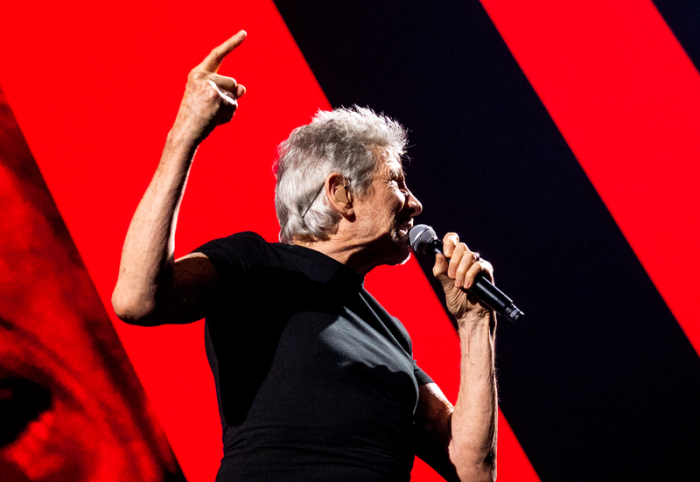 Roger Waters, Musiker, tritt zum Auftakt seiner Deutschland-Tour «This Is Not A Drill» in der Barclays Arena auf. Foto: Daniel Bockwoldt/dpa