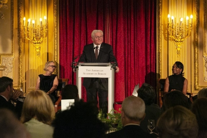 Der Bundespräsident Frank-Walter Steinmeier spricht nach der Verleihung des Henry A. Kissinger-Preises im Metropolitan Club in New York. Foto: epa/Sarah Yenesel