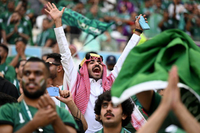 WM 2022 in Katar, Argentinien - Saudi-Arabien, Vorrunde, Gruppe C, im Lusail Stadion, Saudi-Arabien Fans vor Spielbeginn auf der Tribüne. Foto: Robert Michael/dpa