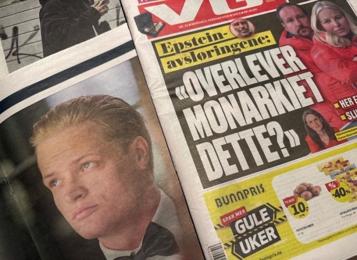Norwegische Zeitungen berichten über den Prozess gegen Marius Borg Høiby sowie über die Kontakte von Mette-Marit zum Sexualstraftäter Jeffrey Epstein. Foto: Julia Wäschenbach/dpa