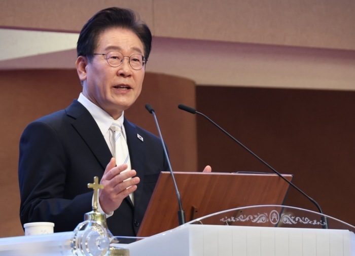 Südkoreas Präsident Lee Jae-myung spricht beim Ostergottesdienst in Seoul vor Gläubigen in der Yoido Full Gospel Church. Foto: EPA/Yonhap