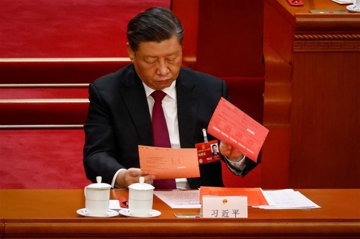 Der chinesische Präsident Xi Jinping nimmt an der dritten Plenartagung des Nationalen Volkskongresses (NVK) in der Großen Halle des Volkes in Peking teil. Foto: epa/Mark R. Cristino / Pool