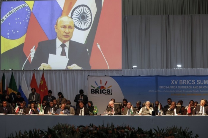 Der russische Präsident Wladimir Putin bei einem Treffen während des 15. BRICS-Gipfels in Johannesburg. Foto: epa/Marco Longari / Pool