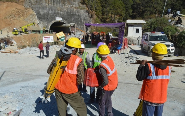 Die Rettungsaktion für 40 eingeschlossene Arbeiter in einem indischen Tunnel geht weiter. Foto: epa/Abhyudaya Kotnala
