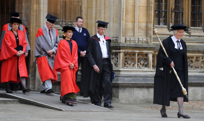  Aung San Suu Kyi bei einem Besuch der Oxford University im Jahr 2012. Foto: epa/Andy Rain