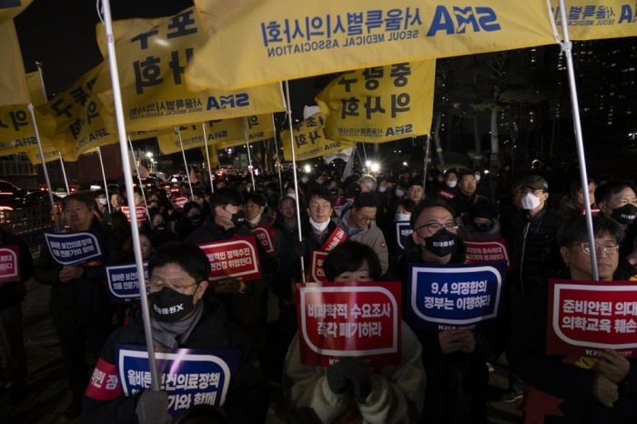 Protestierende Ärzte in Südkorea. Foto: epa/Jeon Heon-kyun