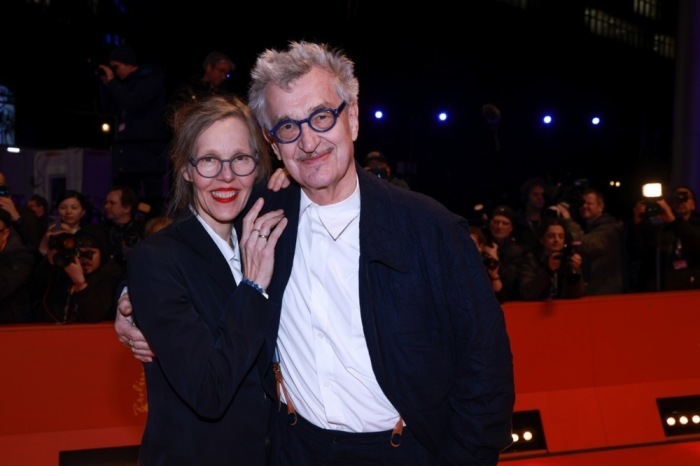Wim Wenders, deutscher Filmemacher, und seine Frau Donata Wenders in Berlin. Foto: epa/Clemens Bilan