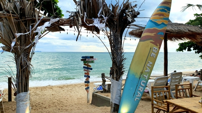 Die Pandemie hat das Ausgehverhalten verändert. Besonders beliebt sind Beach Clubs, die überall wie Pilze aus dem Boden schießen. Im Bild der Bamboo Beach Pattaya. Foto: Jahner