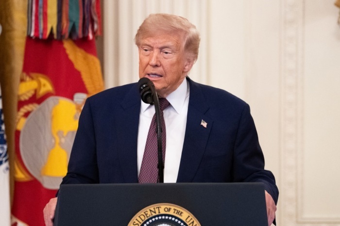 Donald Trump spricht während einer Zeremonie zur Verleihung der Medal of Honor im Weißen Haus in Washington. Foto: epa/Aaron Schwartz/cnp/pool