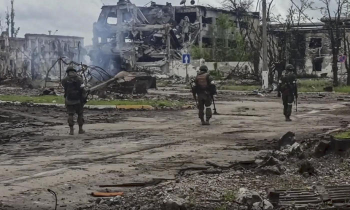 Die russischen Streitkräfte entminen das Gelände des Stahlwerks Azovstal in Mariupol. Foto: epa/Russisches Verteidigungsministerium Presse S