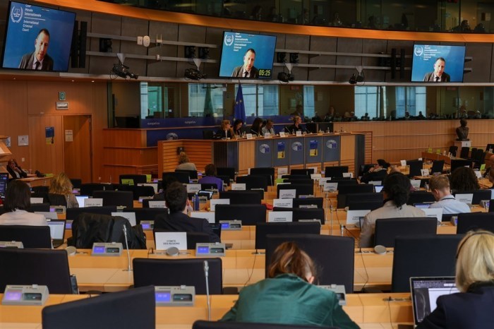 Öffentliche Anhörung des EU-Parlaments zur Untersuchung von Kriegsverbrechen in der Ukraine. Foto: epa/Olivier Matthys