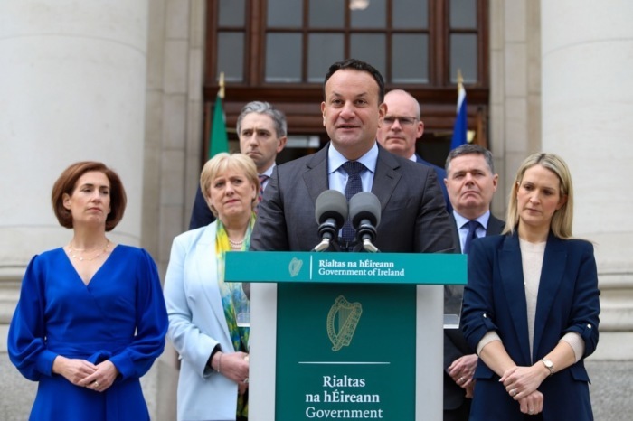 Der Irische Regierungsinformationsdienst zeigt Irlands Taoiseach Leo Varadkar (C). Foto: epa/Irish Government Information Service