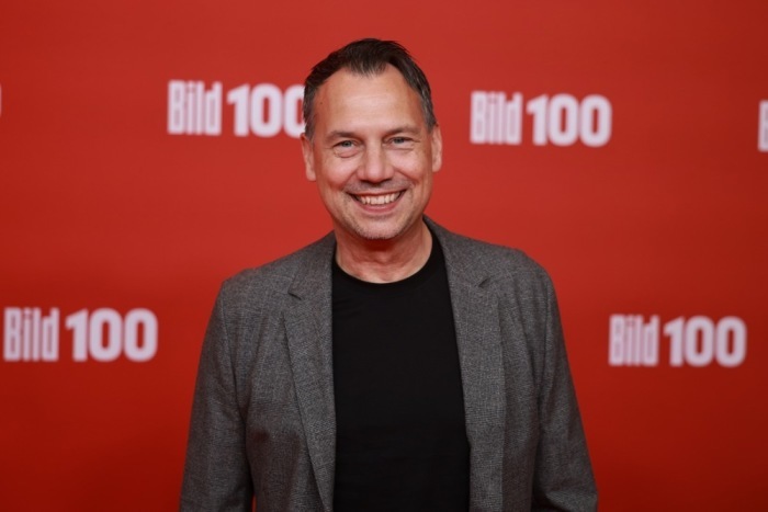 Der deutsche Autor Sebastian Fitzek besucht den Empfang „Bild 100“ der Zeitung BILD in Berlin, zu dem führende Persönlichkeiten eingeladen sind. Foto: epa/Clemens Bilan