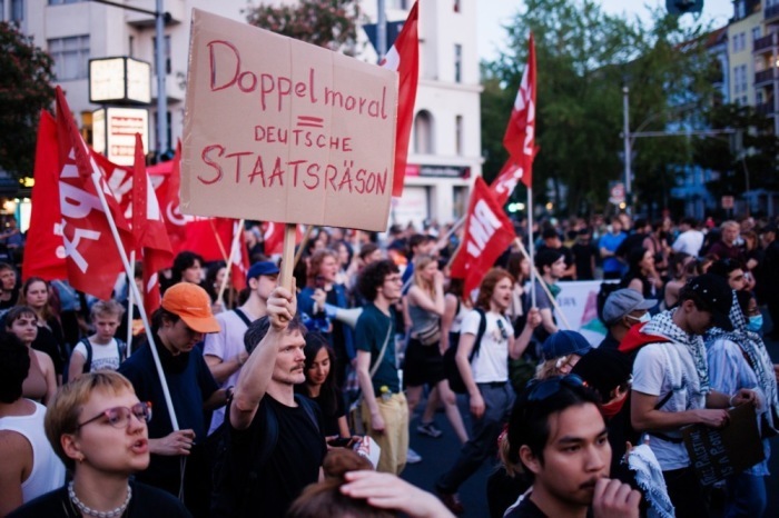 Kundgebung zum 1. Mai in Berlin. Foto: epa/Clemens Bilan