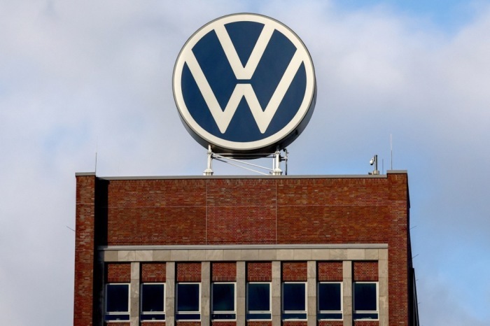 Volkswagen plant bis 2030 den Abbau von 50.000 Stellen in Deutschland, um Kosten deutlich zu senken und die Wettbewerbsfähigkeit zu stärken. Foto: epa/Filip Singer