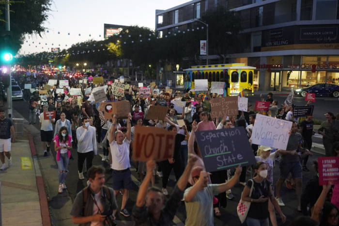 Demonstranten, die für das Recht auf Abtreibung sind, protstieren in West Hollywood. Foto: Jae C. Hong