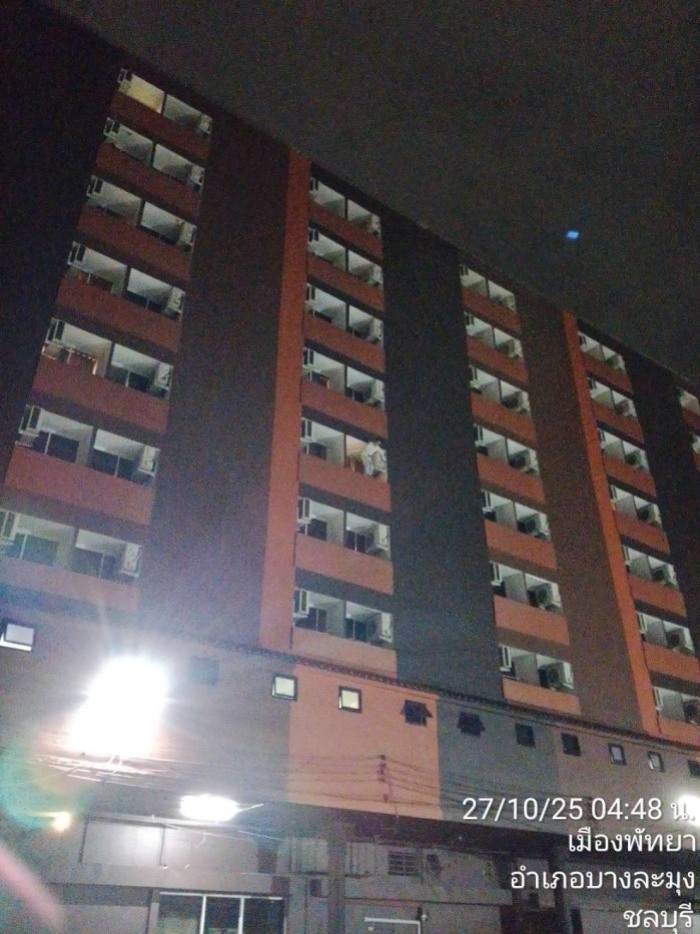 Ein Moment vor der Tragödie: Der 24-jährige Franzose steht im fünften Stock auf dem Balkon, kurz vor dem Sprung. Bild: TMN.TV