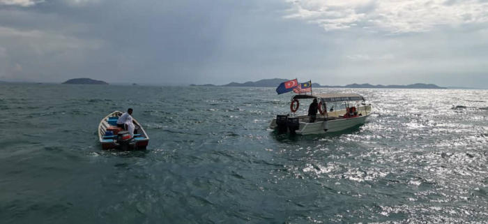 Die Malaysian Maritime Enforcement Agency (MMEA) zeigt eine Such- und Rettungsaktion für vier vermisste ausländische Taucher vor der Küste von Mersing in Johor. Foto: epa/Malaysian Maritime Enforcement A