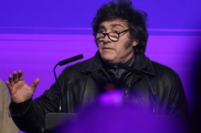 Argentiniens Präsident Javier Milei räumt nach der Wahl in Buenos Aires eine klare Niederlage seiner Partei ein. Foto: epa/Juan Ignacio Roncoroni