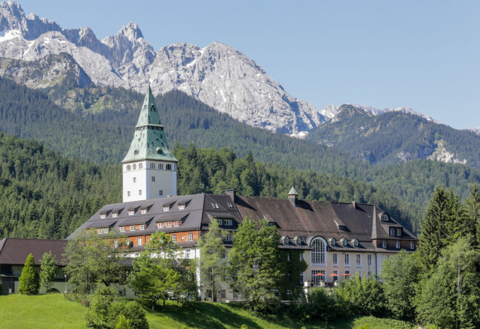 Ein Blick auf das Hotel Schloss Elmau, in dem sich die Staats- und Regierungschefs zum G7-Gipfel in Garmisch-Partenkirchen versammeln. Foto: epa/Michael Kappeler