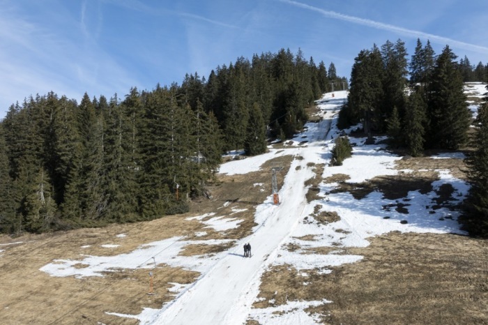 Milde Witterung in den Schweizer Alpen stört die alpinen Skigebiete. Foto: epa/Toms Kalnins
