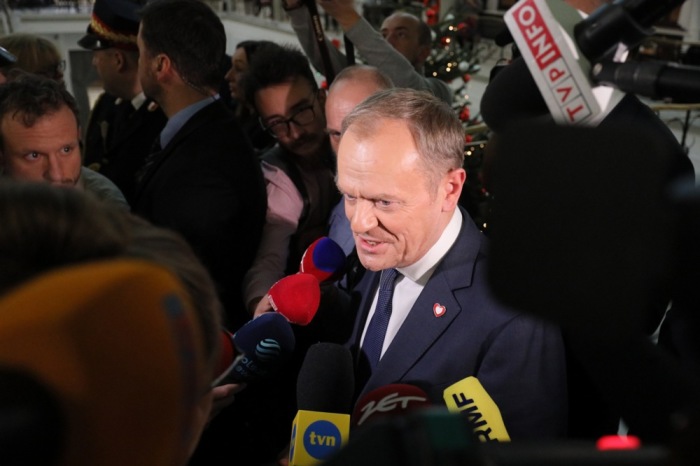 Der polnische Senat wählt Donald Tusk zum neuen Premierminister. Foto: EPA-EFE/Rafal Guz Polen Out
