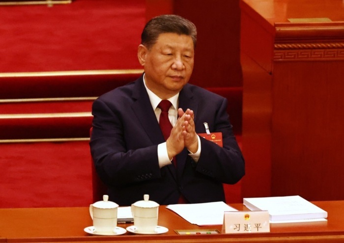 Xi Jinping applaudiert beim Abschluss des Nationalen Volkskongresses in Peking, Chinas wichtigstem politischen Jahrestreffen. Foto: epa/Jessica Lee