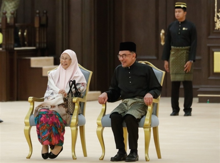 Malaysias neues Kabinett wird im Nationalpalast vereidigt. Foto: epa/Hasnoor Hussain / Pool