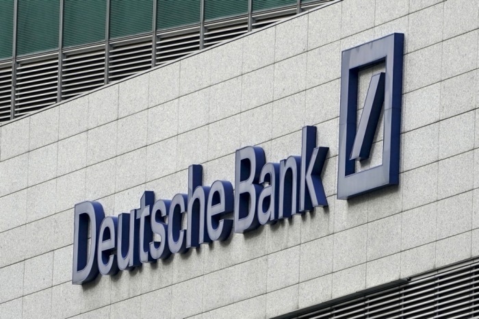 Das Markenzeichen der deutschen Bank Deutsche Bank . Foto: epa/Wallace Woon