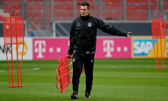 Assistenz-Trainer Miroslav Klose in Mainz. Foto: epa/Ronald Wittek