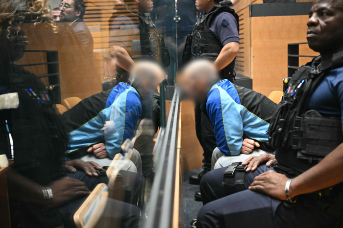 Der wegen des Verschwindens seiner Frau angeklagte Mann sitzt im Gerichtssaal des Landgerichts im französischen Albi auf der Anklagebank. Foto: Lionel Bonaventure/Afp/dpa