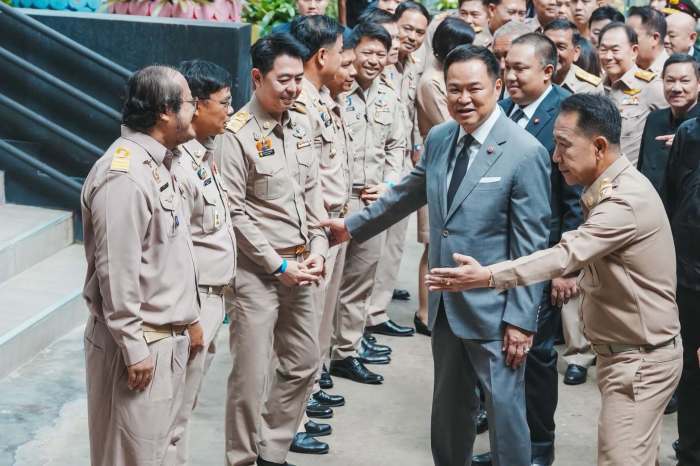 Premierminister Anutin Charnvirakul trifft in Pattaya zum Sicherheitsworkshop mit Bürgermeister Poramet Ngampichet zusammen. Bild: PR Pattaya