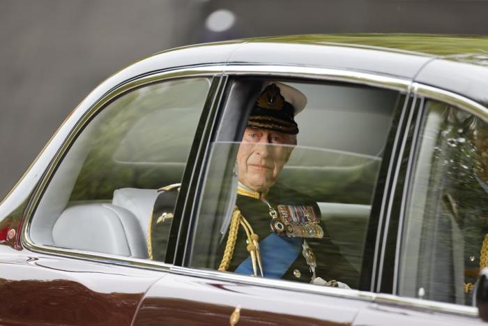 Englands König Karl III. auf dem Weg zum Staatsbegräbnis von Königin Elisabeth II. in London. Foto: epa/Tolga Akmen