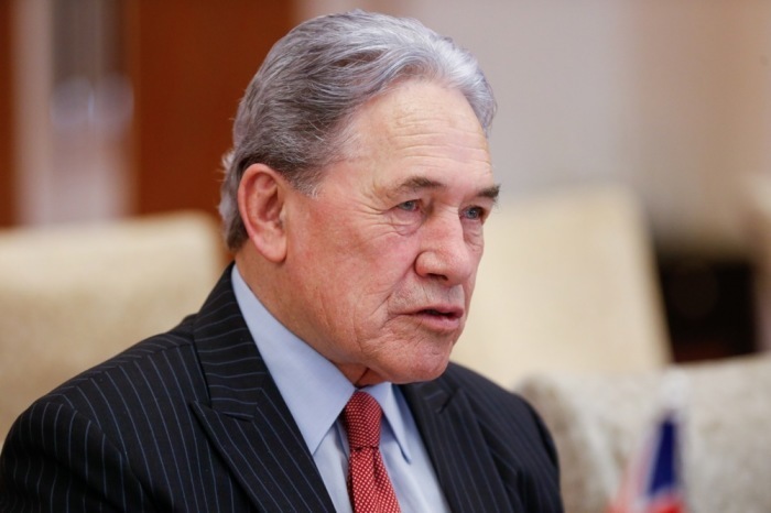 Neuseelands Außenminister Winston Peters spricht während seines offiziellen Besuchs in Hanoi mit Vietnams Außenminister. Foto: epa/Luong Thai Linh