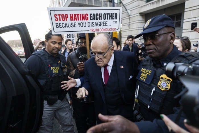 Geschworene Entscheiden: Giuliani Muss 148 Millionen US-Dollar Zahlen