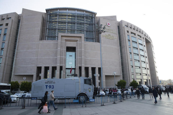 Der Prozess gegen Osman Kaval in Istanbul. Foto: epa/Tolga Bozoglu