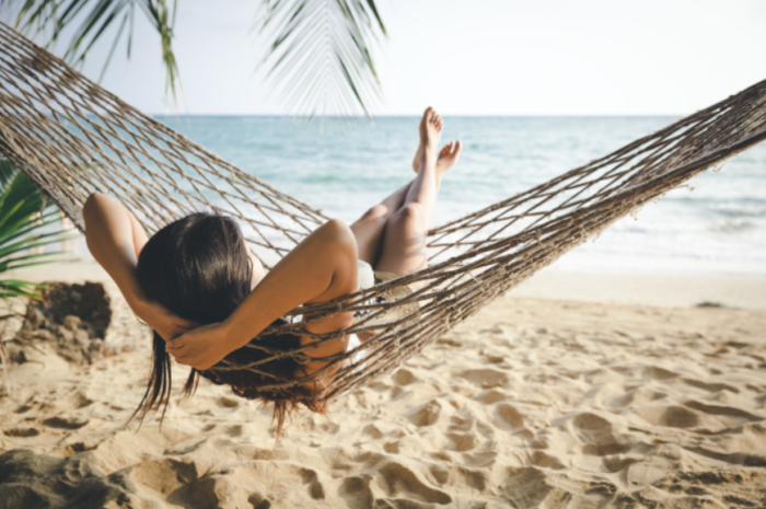 Die Diskussion über die Kürzung der Visafreiheit in Thailand bleibt kontrovers, während das Land mit wachsenden Touristenströmen kämpft. Foto: Peera/Adobe Stock