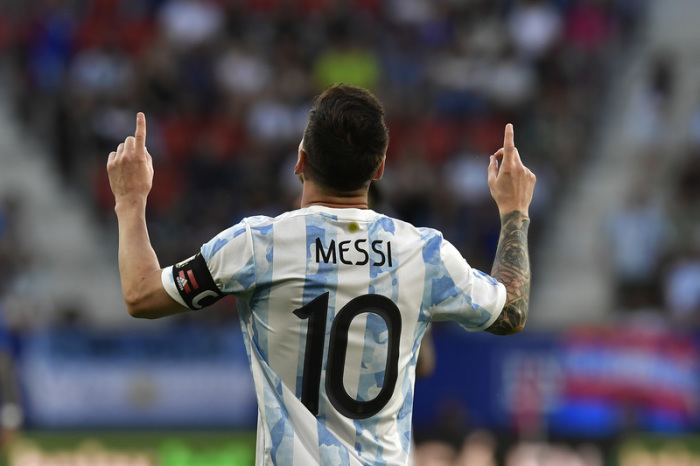 er argentinische Nationalspieler Lionel Messi feiert den dritten Treffer seiner Mannschaft während eines Freundschaftsspiels gegen Estland. Foto: Alvaro Barrientos